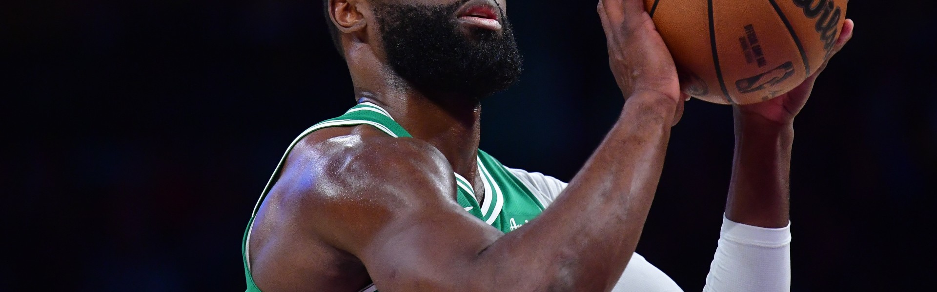 华体会官方-怒喷裁判遭驱逐！杰伦·布朗发推：这就是我一直说的那些烂事