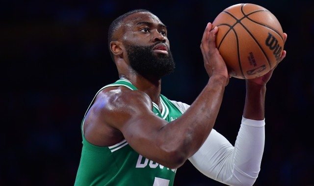 华体会官方-怒喷裁判遭驱逐！杰伦·布朗发推：这就是我一直说的那些烂事