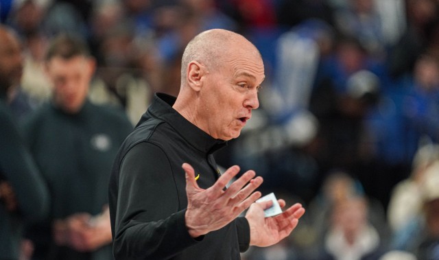 华体会官方-上半场未过25分！近20年14次 残阵东部冠军在列 一队3次当送葬者